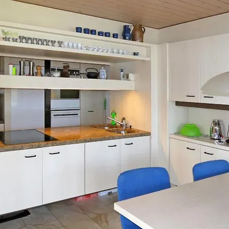 Tatil Evi Sleeps 12 Wifi Spiez